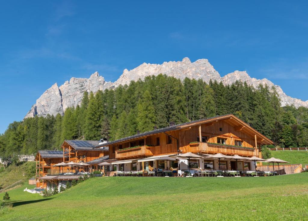 The Height of Sporting Sophistication: Introducing Dolomiti Lodge Alverà & Chalet Serge